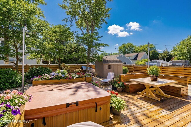 Building Photo - 619 Woodland Ave