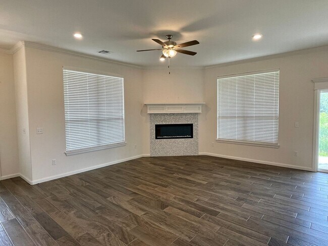 Building Photo - 604 Smt Pt Ln