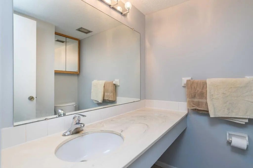 Building Photo - 4536 Cedar Lake Rd S