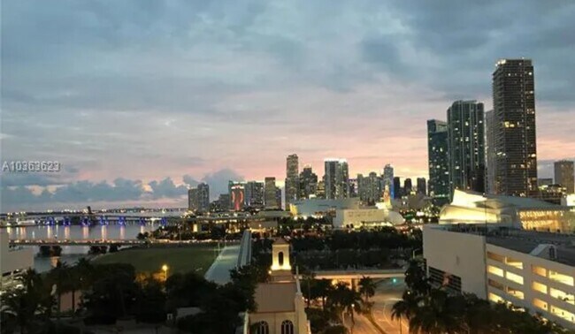 Building Photo - 1717 N Bayshore Dr