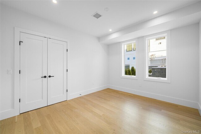 Building Photo - 156 Palisade St