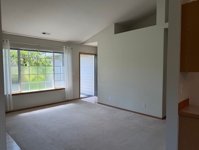 Building Photo - Everett 3 Bedroom Rambler