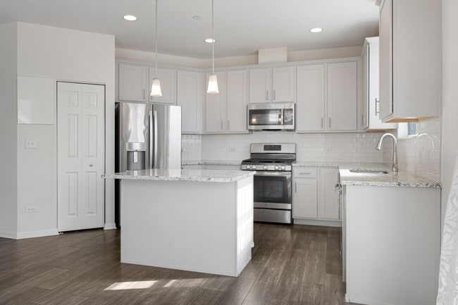 Building Photo - 4320 Monroe Ave