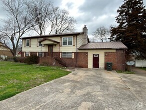Building Photo - Spacious Five Bedroom Home!
