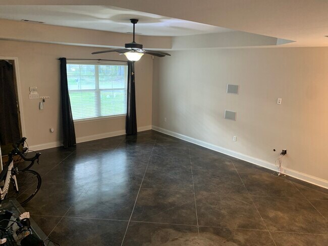 Building Photo - 17618 Avalon Terrace