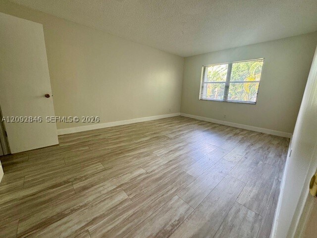 Building Photo - 3105 Oakland Shores Dr