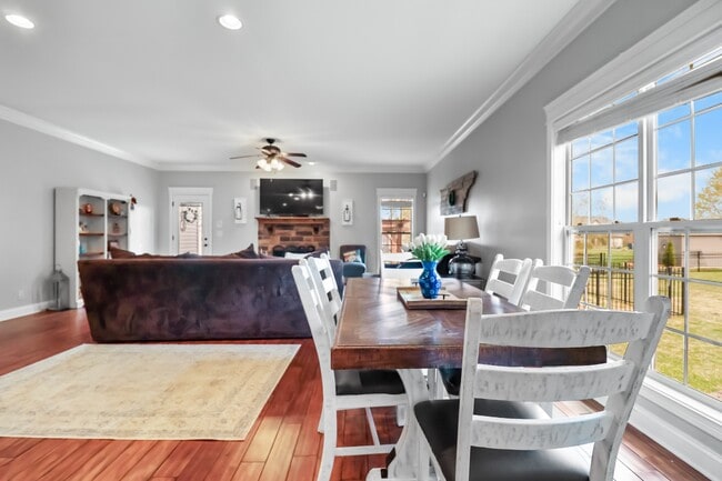 Building Photo - 951 Willow Circle