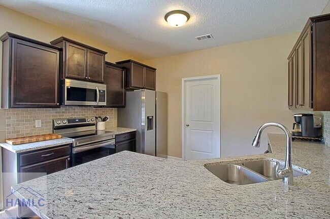 Building Photo - 50 Sunflower Cir NE