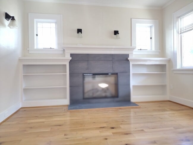 Building Photo - 2551 NE 32nd Pl