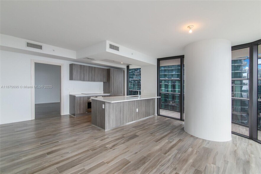 Building Photo - 801 S Miami Ave