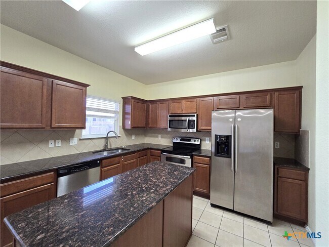 Building Photo - 5000 Willamette Ln