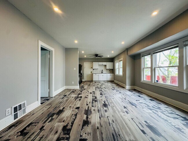 Building Photo - 4014 Cypress Ave