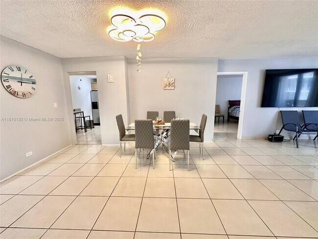 Building Photo - 6039 Collins Ave