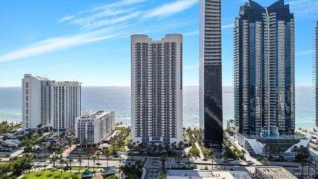 Building Photo - 17201 Collins Ave