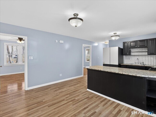 Building Photo - 91 Jewett St