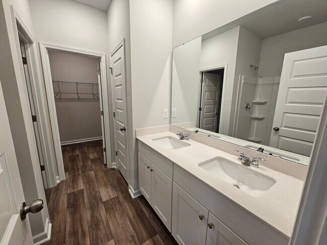 Building Photo - 2096 Northwest Dr