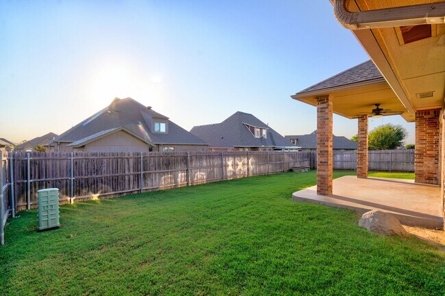 Building Photo - 812 Ryan Rd