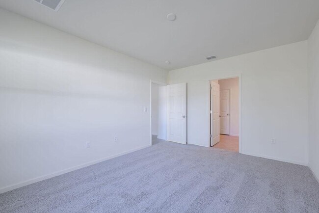 Building Photo - 813 SW McCoy Ave