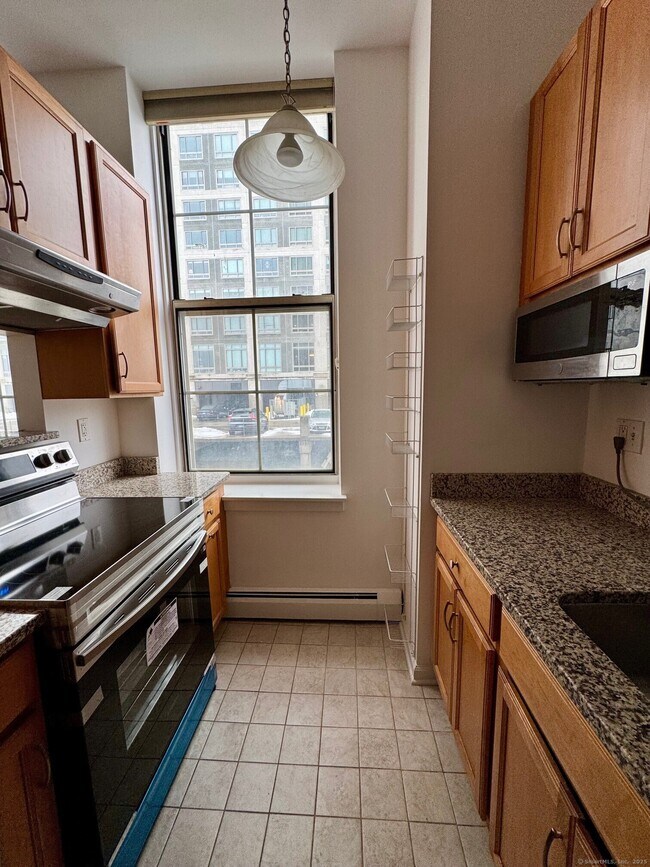 Primary Photo - 124 Court St