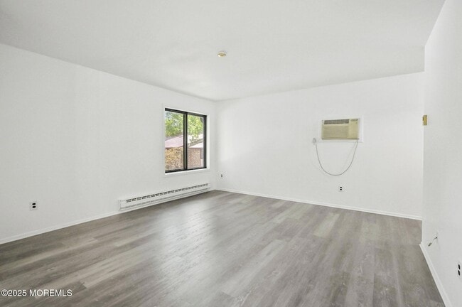 Building Photo - 120 Amberly Dr