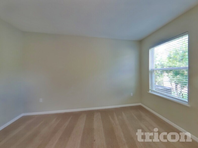 Building Photo - 1617 Tamarind Rd