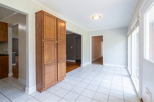 Building Photo - 1719 Scenic Dr
