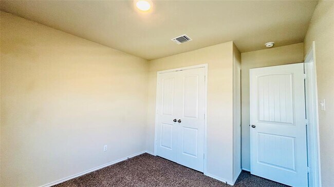 Building Photo - 180 Onna St