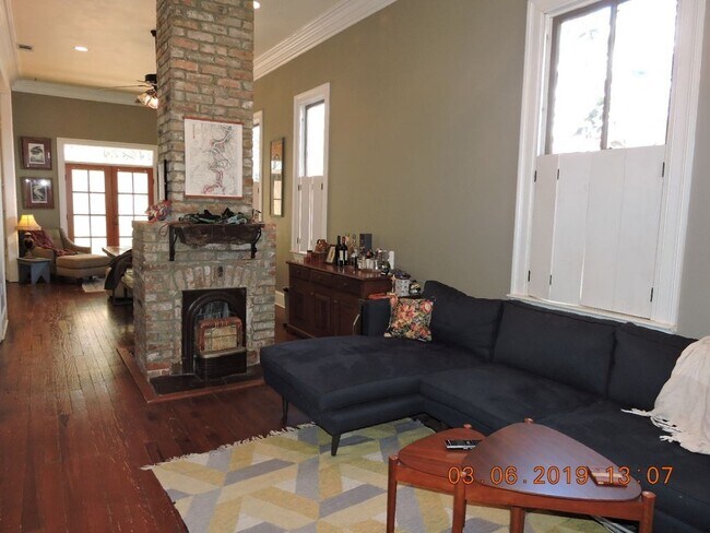 Building Photo - Renovated 2BR/1BA cottage in Historic Beauregard Town