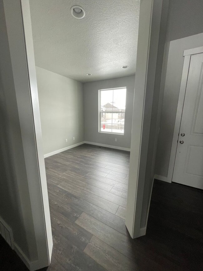 Building Photo - Beautiful house waiting JUST FOR YOU!!!!