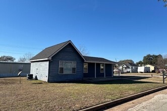 Building Photo - 1205 15th St