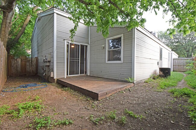 Building Photo - King Albert