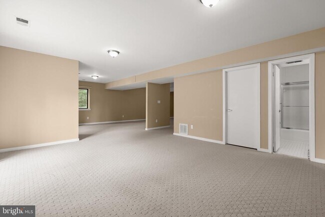 Building Photo - 5 Whitebridge Ct