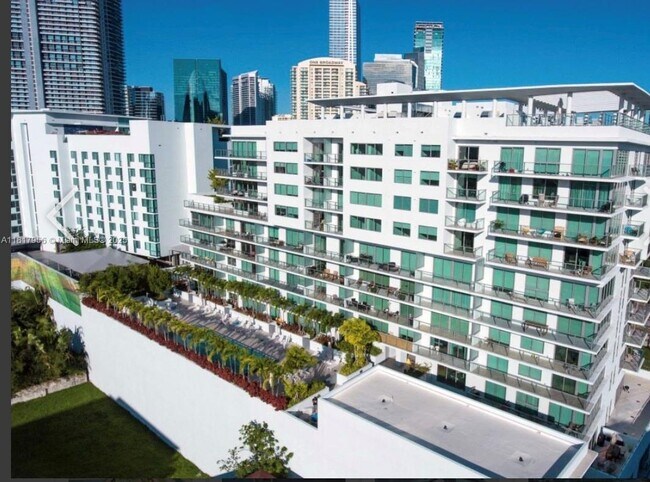 Building Photo - 1600 SW 1st Ave