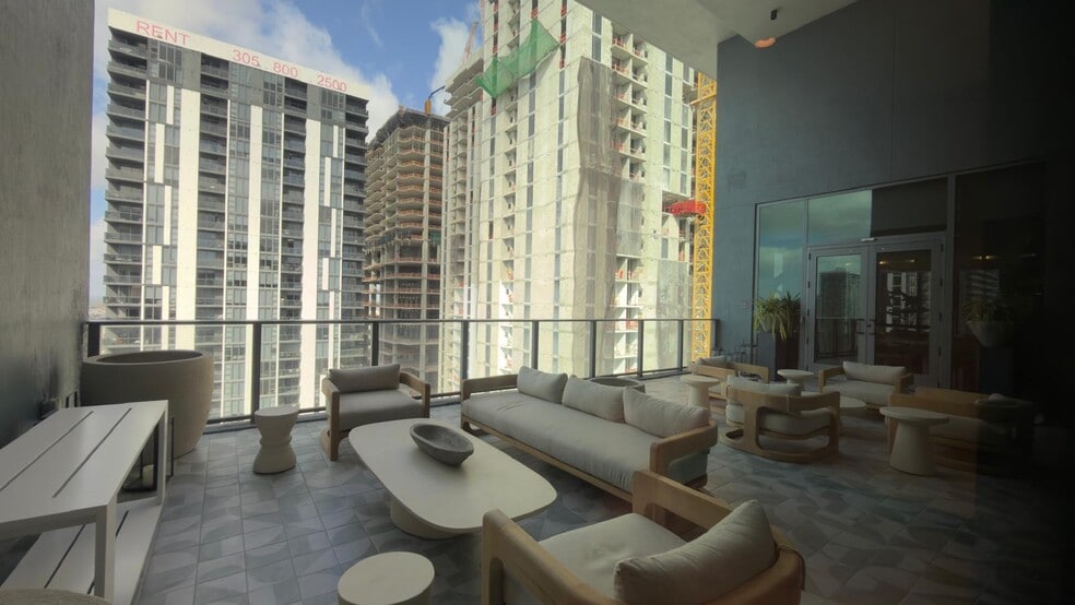 Building Photo - 121 NE 5th St