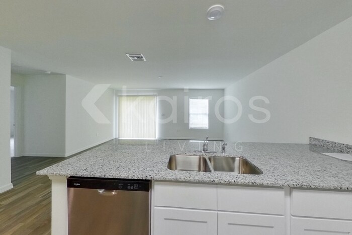 Building Photo - 1128 Hayes Ave S