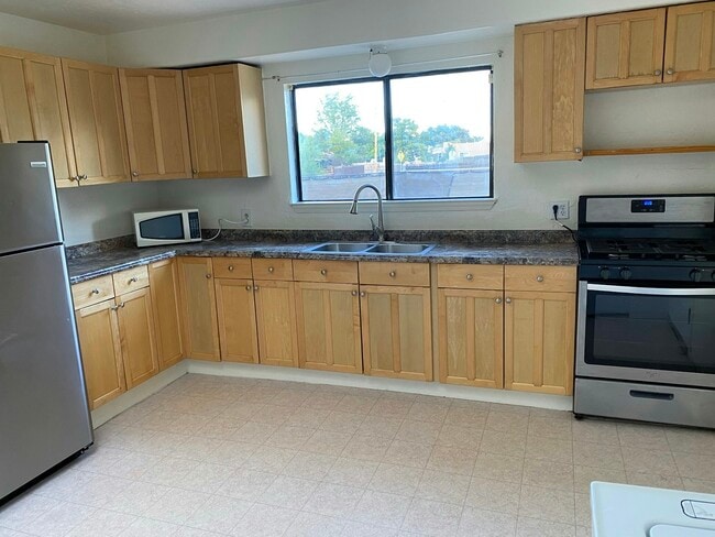 Building Photo - 1000 NM-76