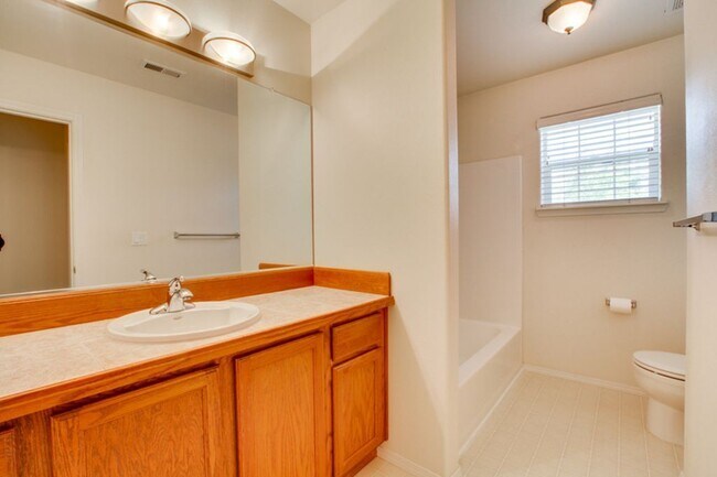 Building Photo - 10918 SW Adele Dr