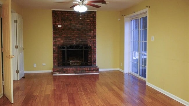 Building Photo - 2007 Candace Ln SE