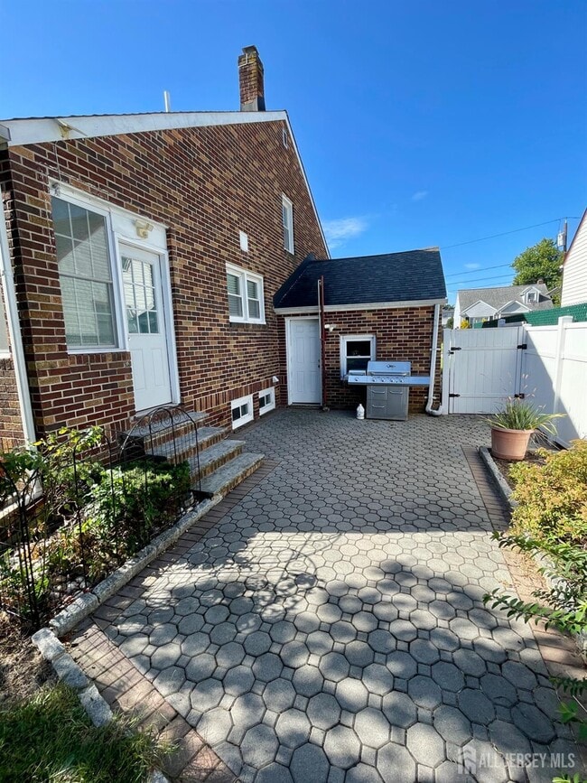 Building Photo - 326 Desota Ave