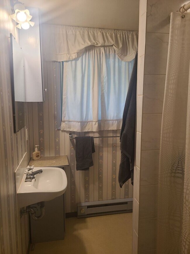 Building Photo - Charming Waterfront Cabin on San Juan Drive 5 month lease through winter.