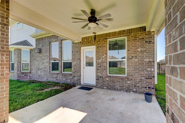 Building Photo - 23421 Vineyard Dr