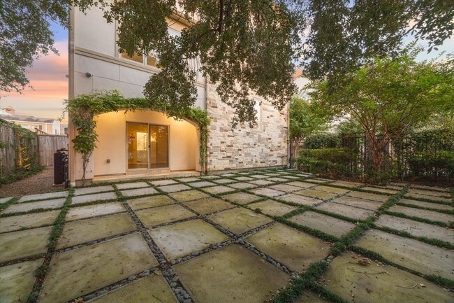 Building Photo - 6008 Park Cir Dr