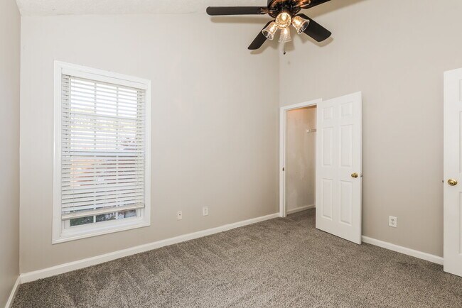 Building Photo - 145 Alessie Dr