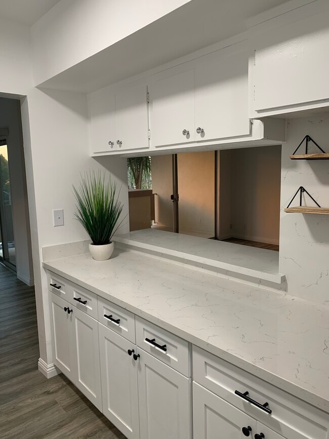 Kitchen - 1841 N Fuller Ave