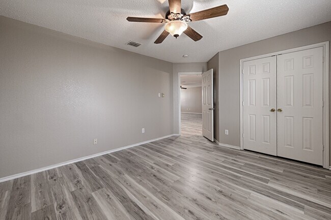 Building Photo - 5909 Thoroughbred Trail