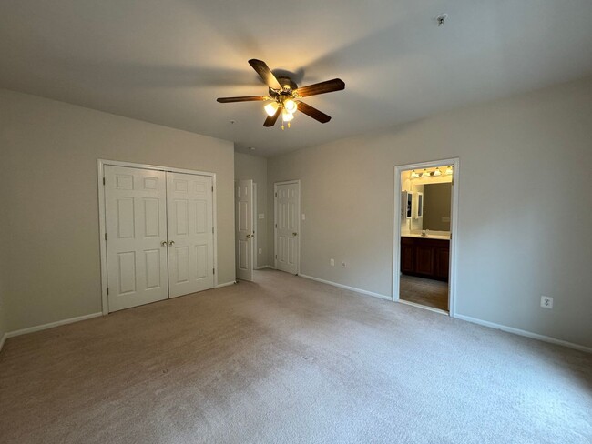 Building Photo - Fantastic 3 Bed 2.5 Bath Brick Townhome In...