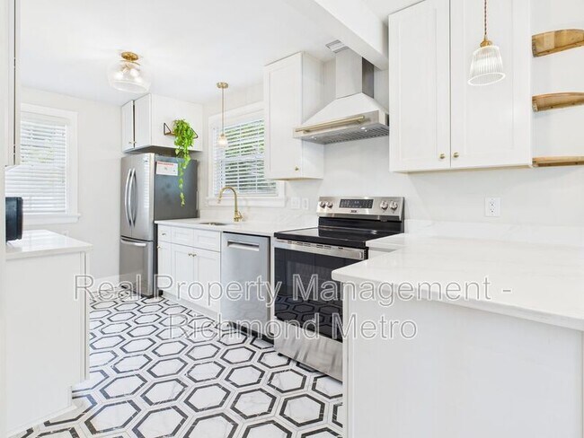 Building Photo - 1101 Normandy Dr