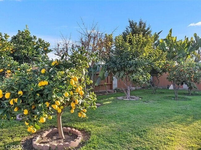 Building Photo - Charming 4-Bedroom Single-Family Home in S...