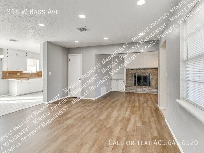 Building Photo - 316 W Bass Ave