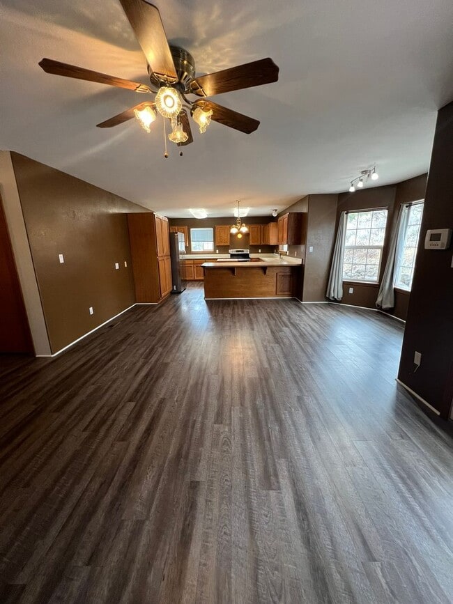 Building Photo - Newly Painted 3 Bedroom, 2 Bathroom Home